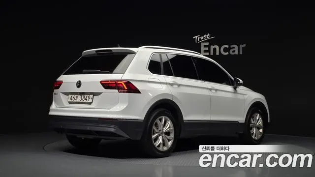 VOLKSWAGEN TIGUAN 2018 — 181 742 км, белый, Корея — под ключ — фото 2