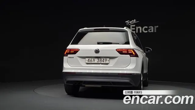 VOLKSWAGEN TIGUAN 2018 — 181 742 км, белый, Корея — под ключ — фото 4