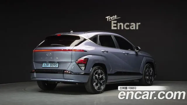HYUNDAI KONA ELECTRIC 2023 — 24 755 км, светло-серебристый, Корея — под ключ — фото 2