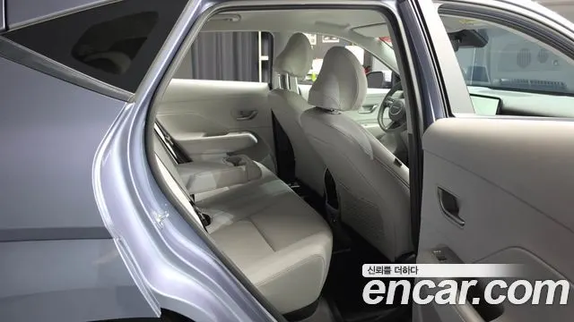 HYUNDAI KONA ELECTRIC 2023 — 24 755 км, светло-серебристый, Корея — под ключ — фото 11