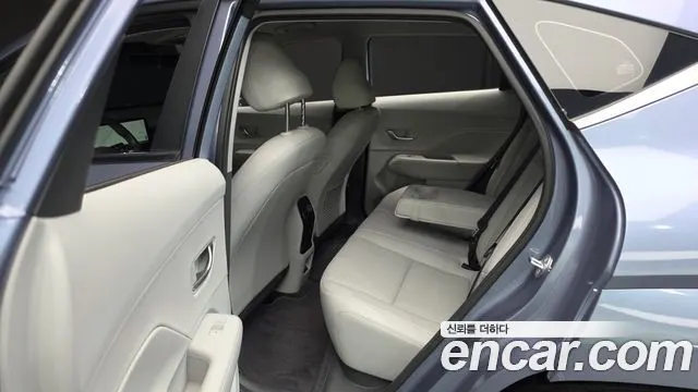HYUNDAI KONA ELECTRIC 2023 — 24 755 км, светло-серебристый, Корея — под ключ — фото 12