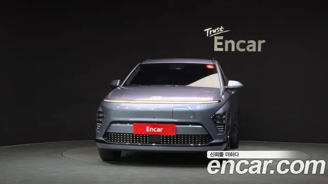 HYUNDAI KONA ELECTRIC 2023 — 24 755 км, светло-серебристый, Корея — под ключ — фото 3