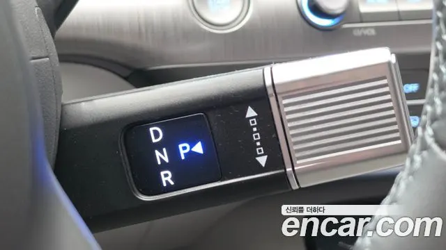 HYUNDAI KONA ELECTRIC 2023 — 24 755 км, светло-серебристый, Корея — под ключ — фото 9