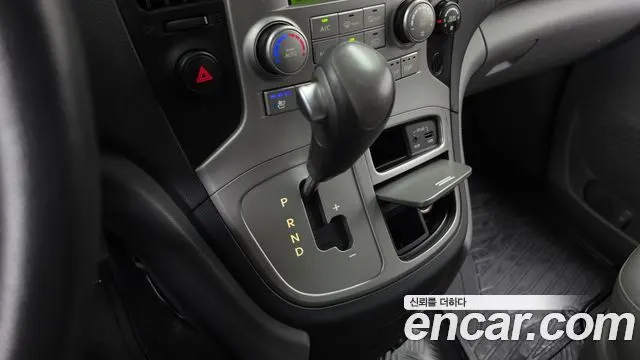 HYUNDAI GRAND STAREX 2014 — 146 175 км, серебристо-серый, Корея — под ключ — фото 9