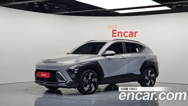 HYUNDAI KONA 2023 — 35 222 км, серебристо-серый, Корея — под ключ — фото 1