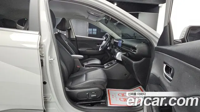 HYUNDAI KONA 2023 — 35 222 км, серебристо-серый, Корея — под ключ — фото 12