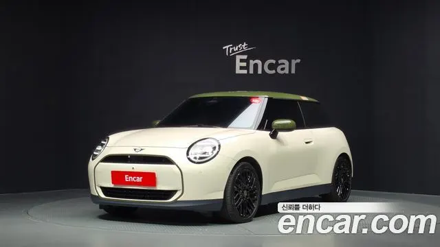 MINI COOPER ELECTRIC 2026 — 2 607 км, белый-перламутр, Корея — под ключ — фото 1