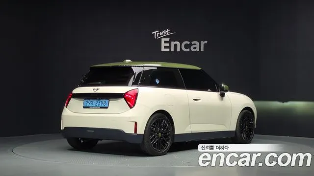 MINI COOPER ELECTRIC 2026 — 2 607 км, белый-перламутр, Корея — под ключ — фото 2