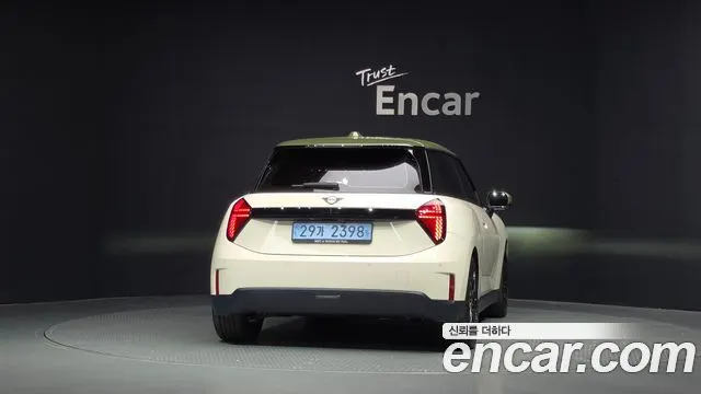 MINI COOPER ELECTRIC 2026 — 2 607 км, белый-перламутр, Корея — под ключ — фото 4
