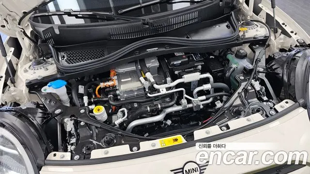 MINI COOPER ELECTRIC 2026 — 2 607 км, белый-перламутр, Корея — под ключ — фото 6