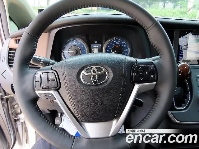 TOYOTA SIENNA 2016 — 89 509 км, серебристо-серый, Корея — под ключ — фото 9