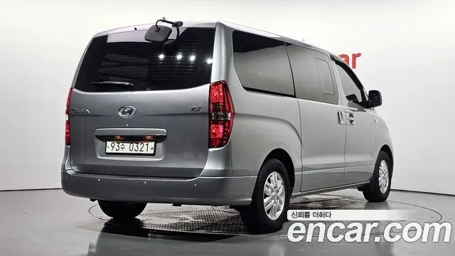 HYUNDAI GRAND STAREX 2017 — 122 706 км, серебристый, Корея — под ключ — фото 2