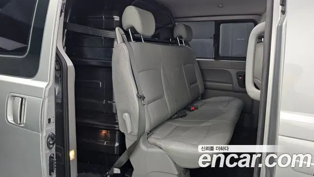 HYUNDAI GRAND STAREX 2017 — 122 706 км, серебристый, Корея — под ключ — фото 11