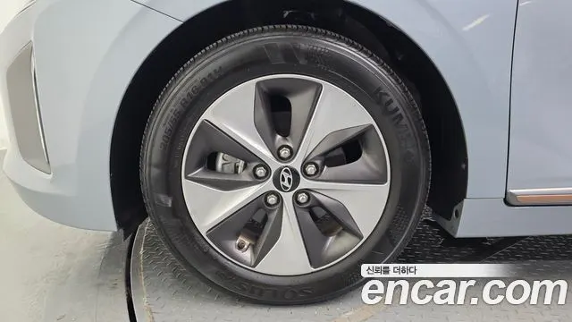 HYUNDAI IONIQ ELECTRIC 2017 — 122 102 км, серебристо-серый, Корея — под ключ — фото 5
