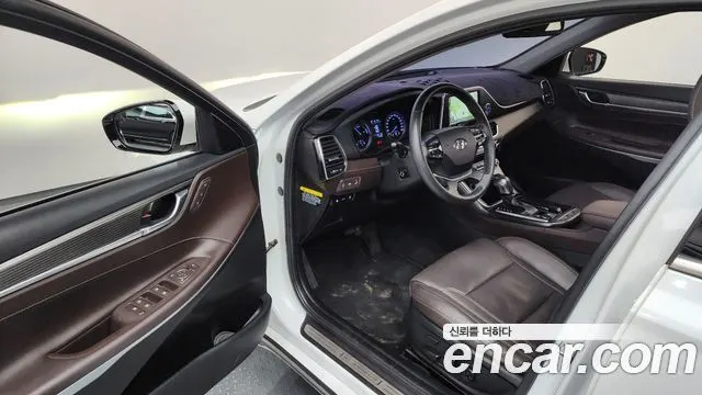 HYUNDAI GRANDEUR HYBRID 2018 — 176 440 км, белый, Корея — под ключ — фото 10