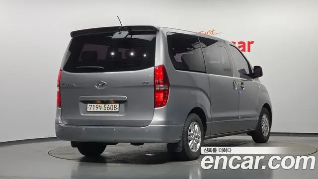 HYUNDAI GRAND STAREX 2017 — 171 724 км, серебристый, Корея — под ключ — фото 2