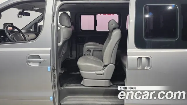HYUNDAI GRAND STAREX 2017 — 171 724 км, серебристый, Корея — под ключ — фото 11