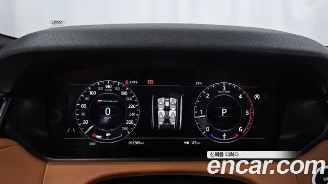 LAND ROVER RANGE ROVER VELAR 2018 — 93 789 км, белый, Корея — под ключ — фото 8