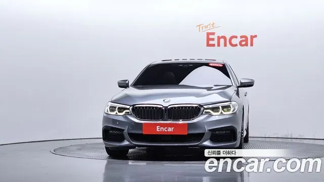 BMW 5 SERIES 2020 — 95 590 км, светло-серебристый, Корея — под ключ — фото 3