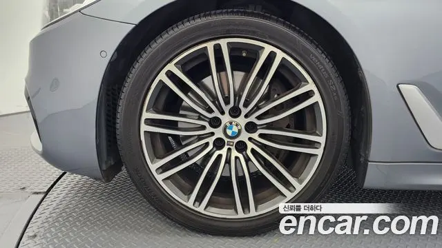 BMW 5 SERIES 2020 — 95 590 км, светло-серебристый, Корея — под ключ — фото 5