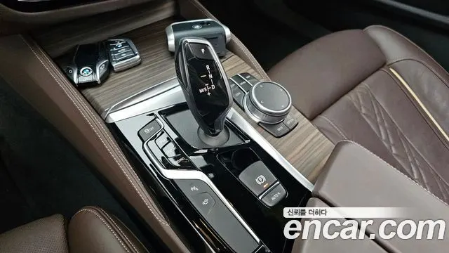 BMW 5 SERIES 2020 — 95 590 км, светло-серебристый, Корея — под ключ — фото 9