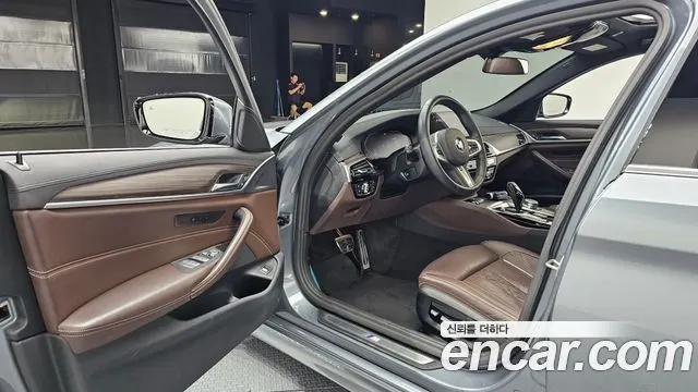 BMW 5 SERIES 2020 — 95 590 км, светло-серебристый, Корея — под ключ — фото 10