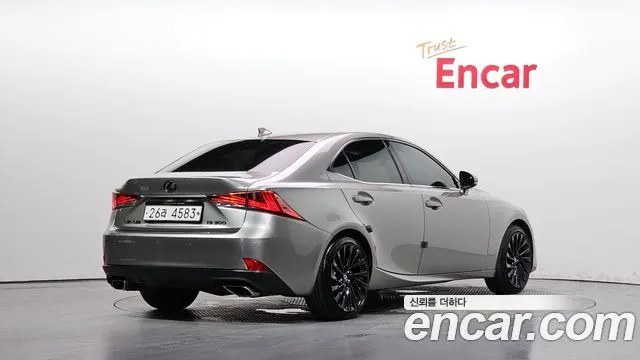LEXUS IS300 2019 — 36 556 км, серебристо-серый, Корея — под ключ — фото 2