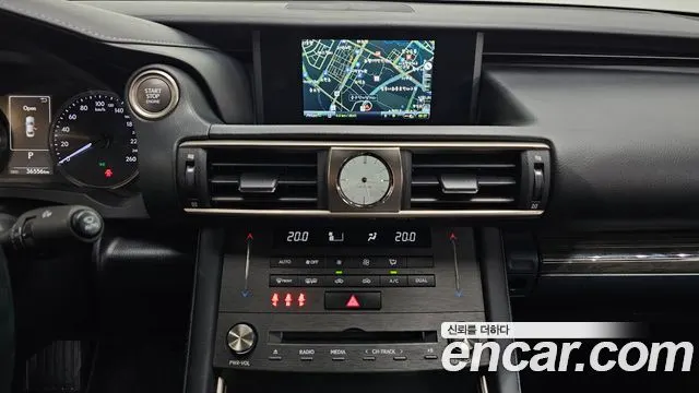 LEXUS IS300 2019 — 36 556 км, серебристо-серый, Корея — под ключ — фото 12