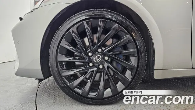 LEXUS IS300 2019 — 36 556 км, серебристо-серый, Корея — под ключ — фото 5