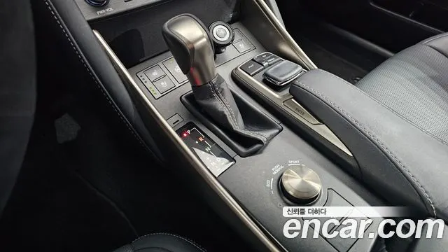 LEXUS IS300 2019 — 36 556 км, серебристо-серый, Корея — под ключ — фото 9