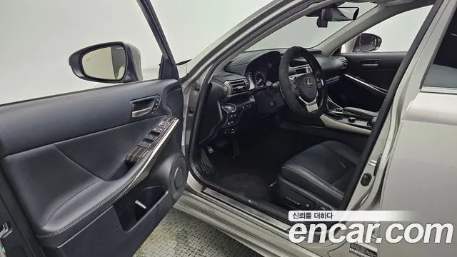 LEXUS IS300 2019 — 36 556 км, серебристо-серый, Корея — под ключ — фото 10