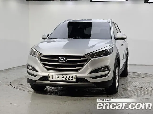 HYUNDAI TUCSON 2016 — 126 125 км, серебристый, Корея — под ключ — фото 2