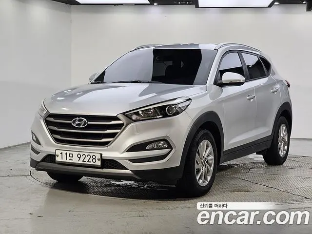 HYUNDAI TUCSON 2016 — 126 125 км, серебристый, Корея — под ключ — фото 11