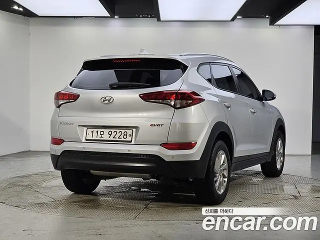 HYUNDAI TUCSON 2016 — 126 125 км, серебристый, Корея — под ключ — фото 4