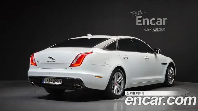 Jaguar XJ