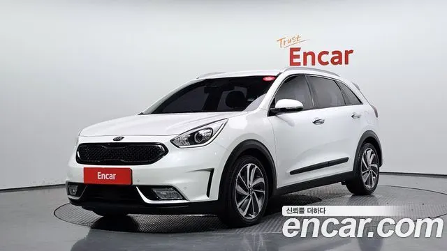 KIA NIRO 2017 — 201 804 км, белый, Корея — под ключ — фото 1