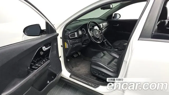KIA NIRO 2017 — 201 804 км, белый, Корея — под ключ — фото 10
