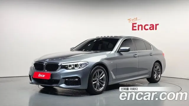 BMW 5 SERIES 2018 — 63 682 км, серебристо-серый, Корея — под ключ — фото 1