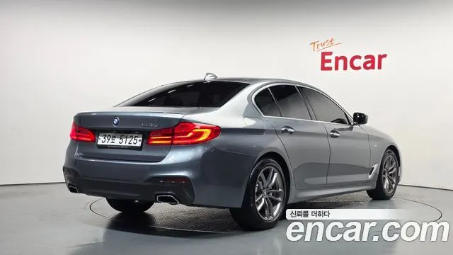 BMW 5 SERIES 2018 — 63 682 км, серебристо-серый, Корея — под ключ — фото 2