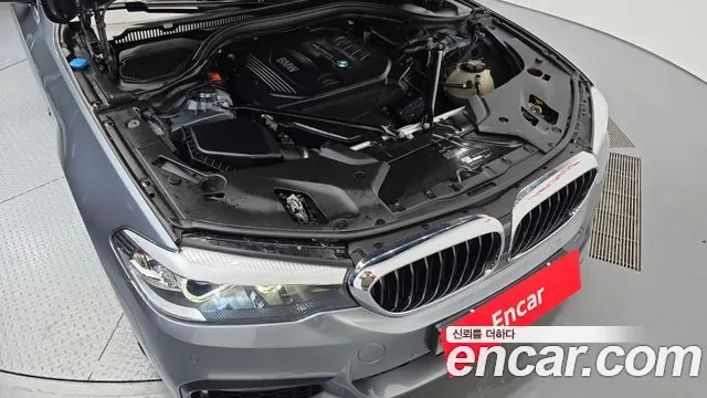 BMW 5 SERIES 2018 — 63 682 км, серебристо-серый, Корея — под ключ — фото 6