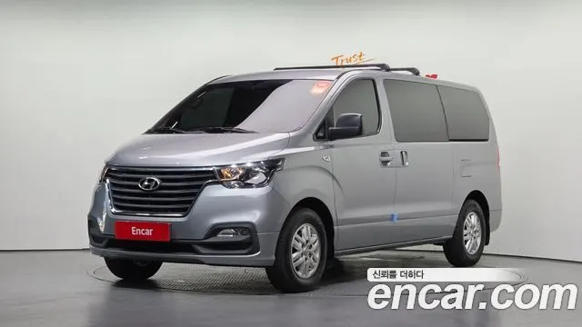 HYUNDAI GRAND STAREX 2020 — 165 511 км, серебристый, Корея — под ключ — фото 1