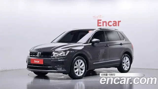 VOLKSWAGEN TIGUAN 2018 — 143 569 км, серый, Корея — под ключ — фото 1