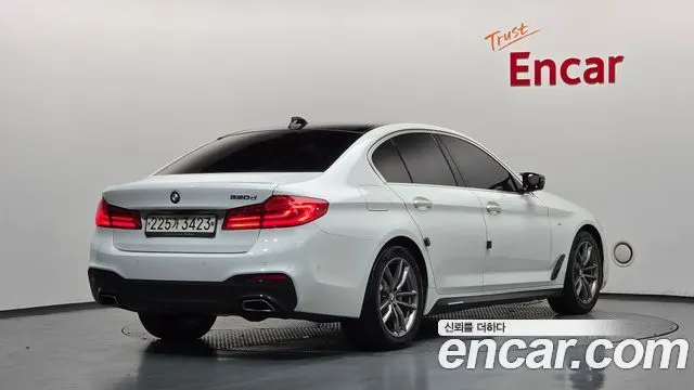 BMW 5 SERIES 2018 — 189 675 км, белый, Корея — под ключ — фото 2