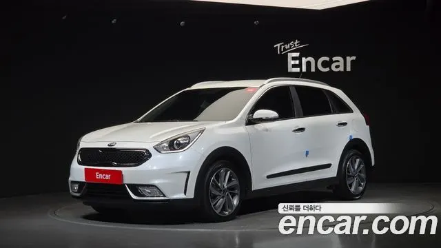 KIA NIRO 2017 — 150 806 км, белый, Корея — под ключ — фото 1
