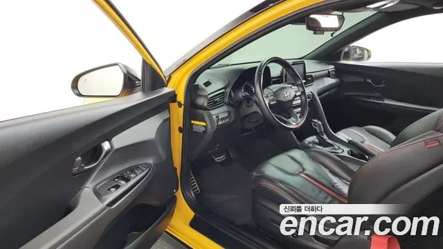 HYUNDAI VELOSTER 2018 — 98 908 км, жёлтый, Корея — под ключ — фото 10