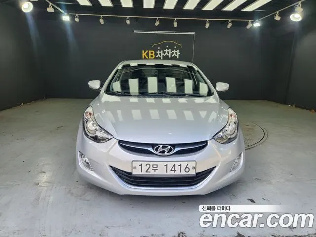 HYUNDAI AVANTE 2012 — 135 300 км, серебристый, Корея — под ключ — фото 1