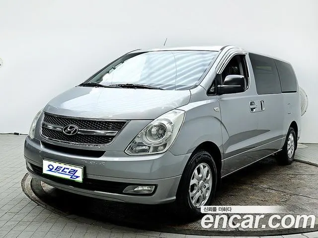 HYUNDAI GRAND STAREX 2011 — 198 602 км, серебристый, Корея — под ключ — фото 1