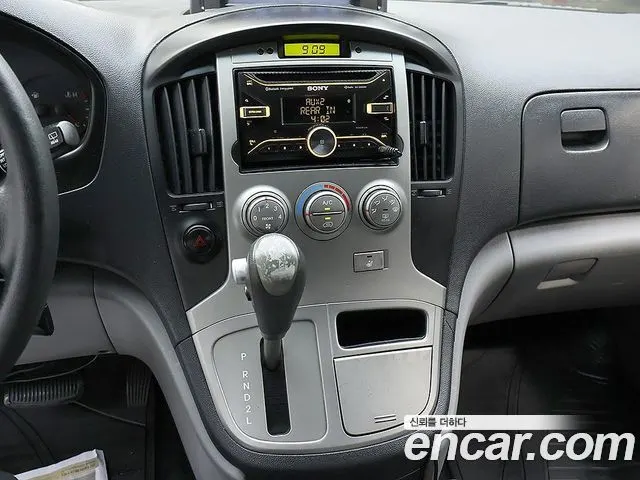 HYUNDAI GRAND STAREX 2011 — 198 602 км, серебристый, Корея — под ключ — фото 9