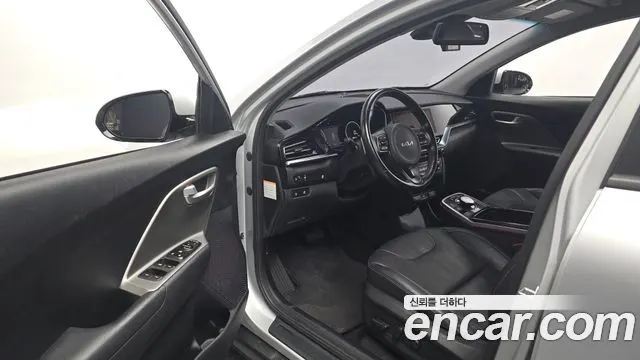 KIA NIRO PLUS 2023 — 99 664 км, серебристый, Корея — под ключ — фото 10