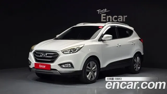 HYUNDAI TUCSON 2014 — 213 029 км, белый, Корея — под ключ — фото 1